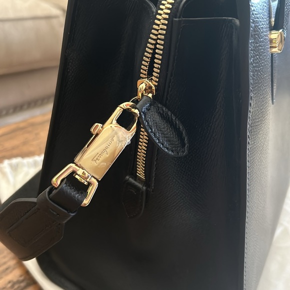 Authentic Salvatore Ferragamo satchel bag - Picture 2 of 9